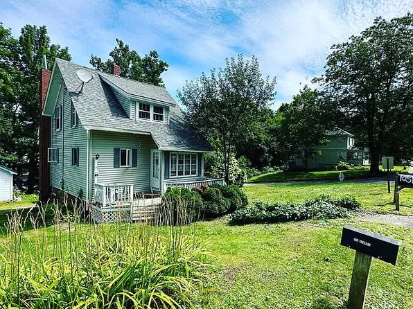 106 Summit St, Baileyville, ME 04694