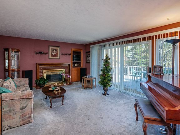 4th image of 6092 Romaine Dr