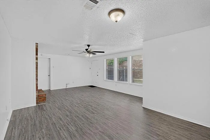 6120 Cypress Point Dr — Photo 2