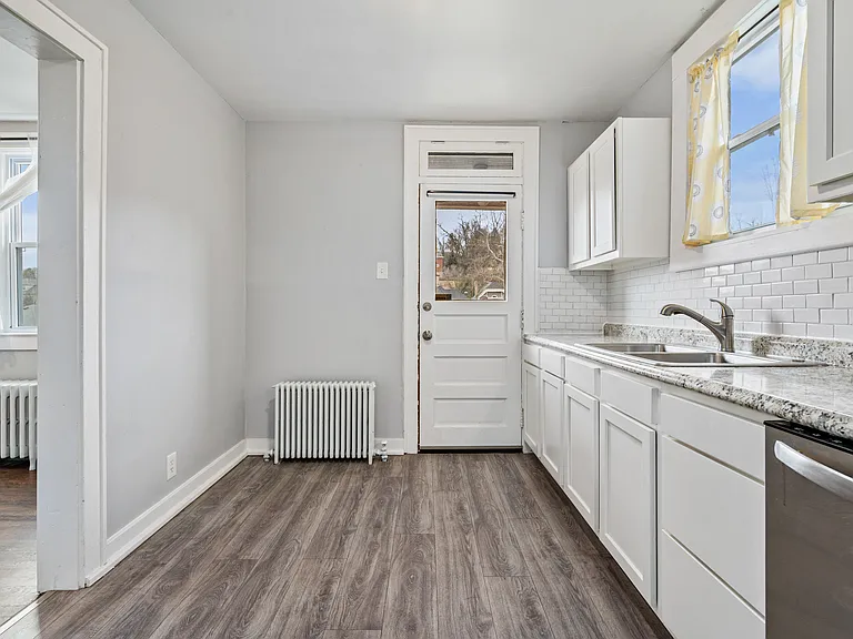 139 Sumner Ave — Photo 14