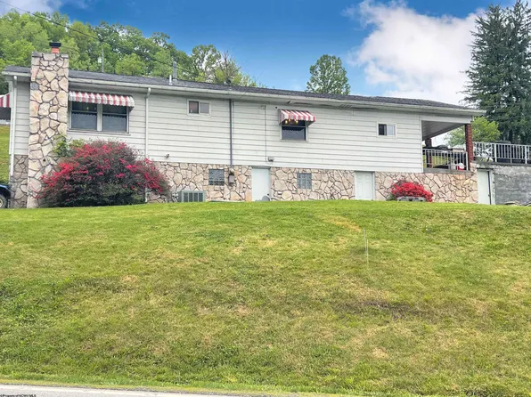 228 N Pike St, Grafton, WV 26354