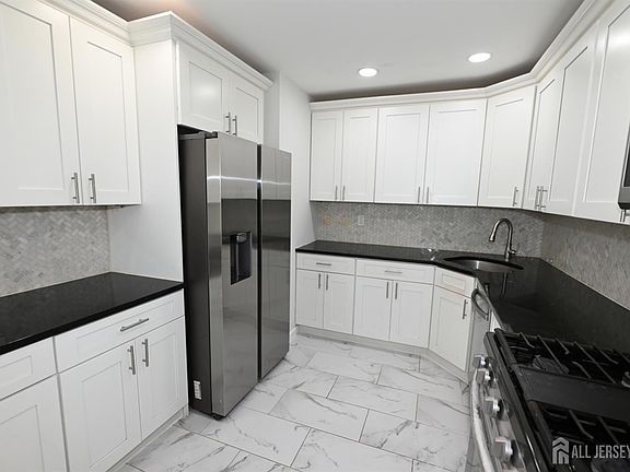 3rd image of 271 College Dr