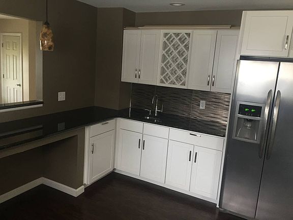 Kitchen Breakfast Bar