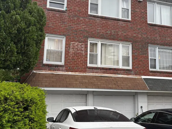 250 Nandina Plz, Philadelphia, PA 19116