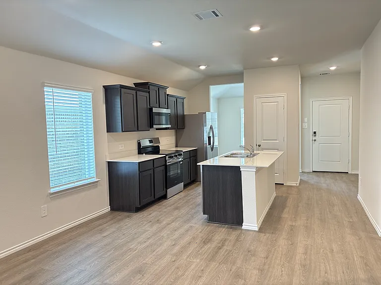 3317 Catamount Dr — Photo 2