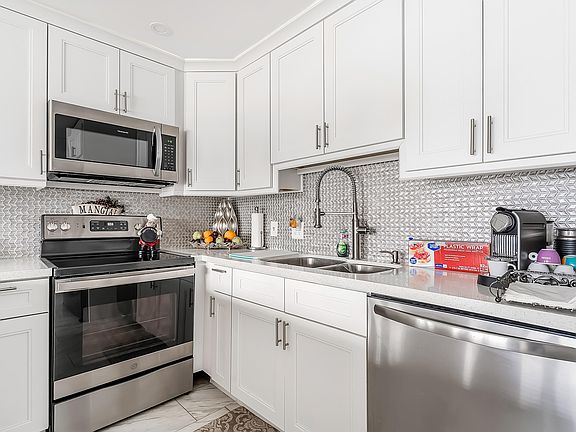 5th image of 1012 Lincoln #1012