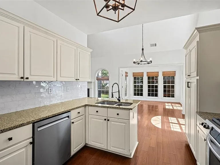 3105 Ballet Ct SE — Photo 5