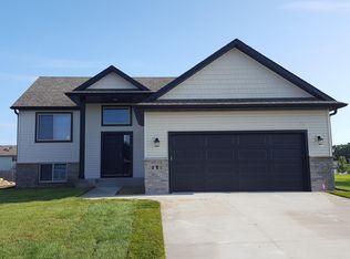 3938 Stone Point Dr NE, Rochester, MN 55906