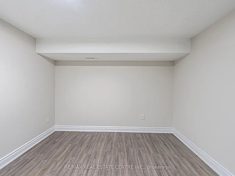 2 Milner Rd #BASEMENT — Photo 23