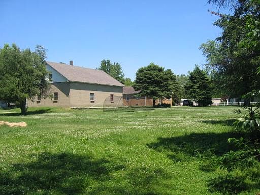 2nd image of 1808 Barr St