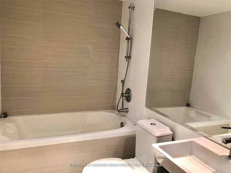 386 Yonge St #706 — Photo 7