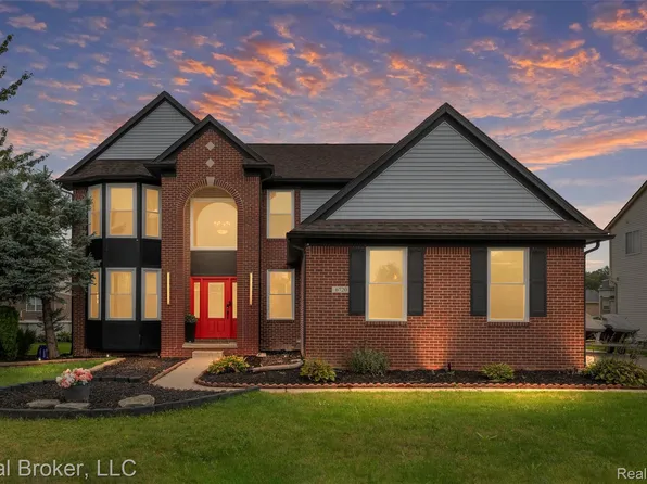6720 Sadie Ln, Belleville, MI 48111