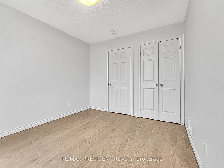573 Forman Ave — Photo 9