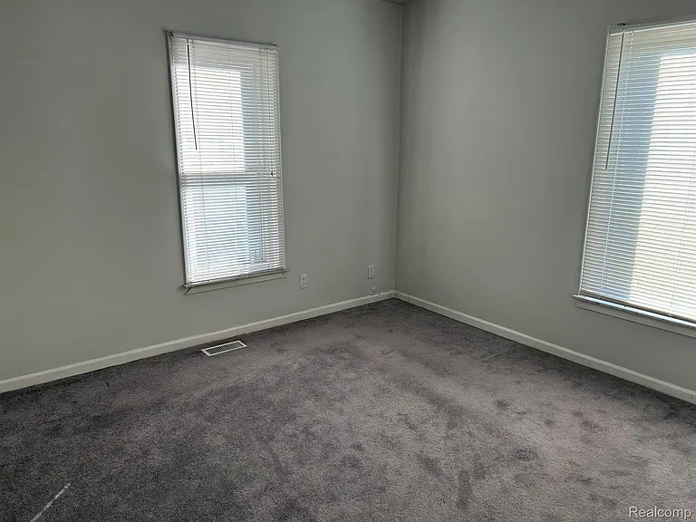 301 S West St — Photo 7
