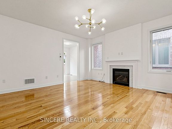 5th image of 74 Paper Mills Cres