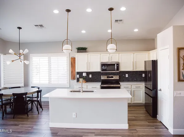 4612 E Mountain Vista Drive, Phoenix, AZ 85048
