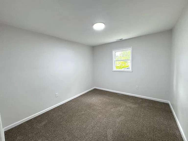 3246 N Lake Park Ave — Photo 16