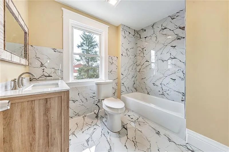 4 bed, 2.5 bath, 1818 sqft, $2,300 — Photo 3