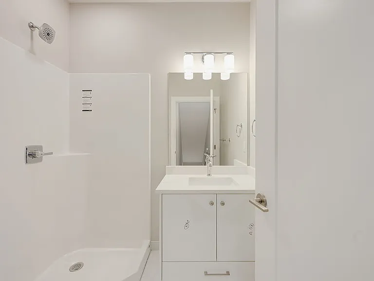 710 Catherine St — Photo 42