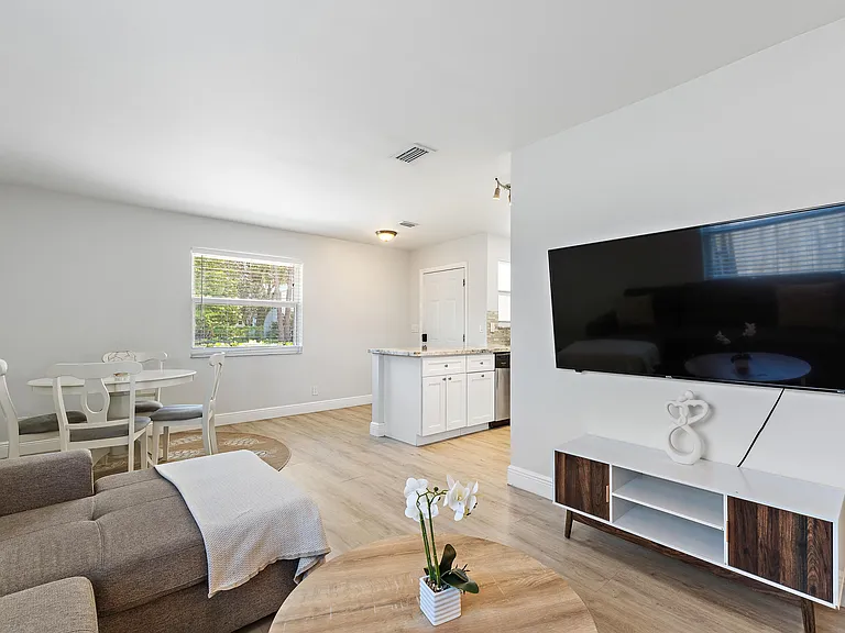 6029 Eberts St — Photo 40
