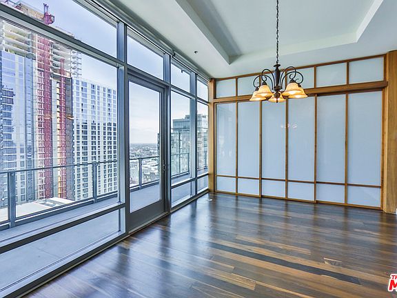 5th image of 1100 S Hope St APT 1905