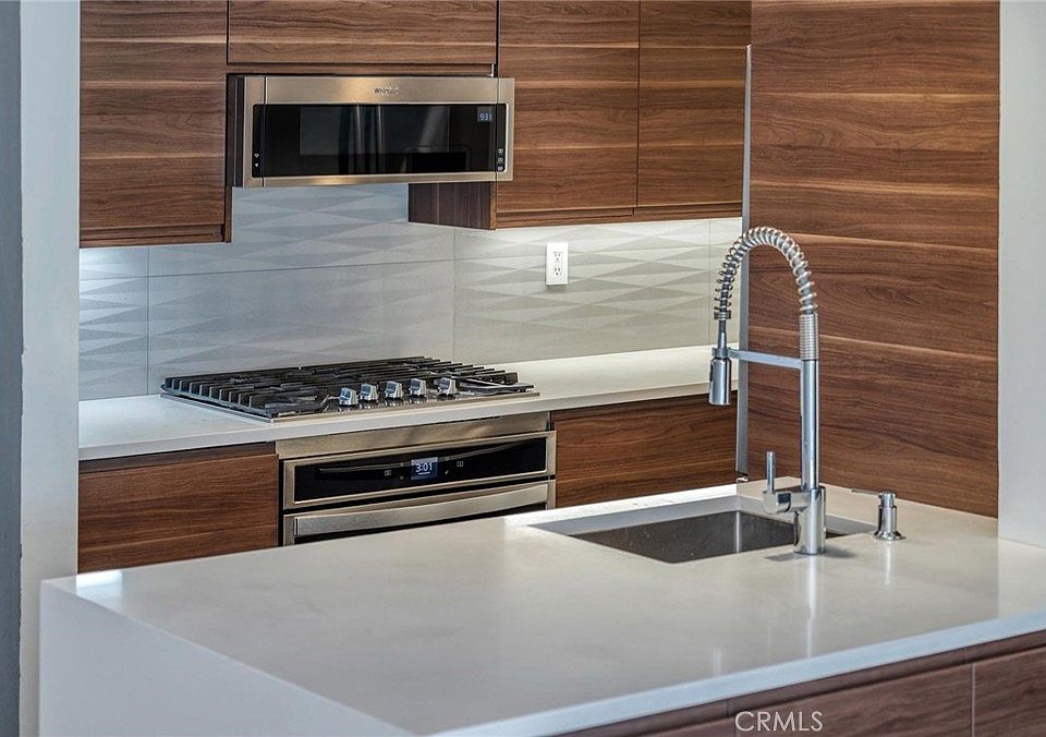 1st image of 460 Oak St APT 304