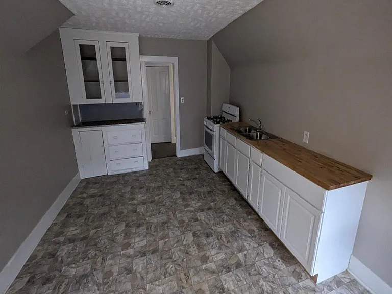 3404 Archwood Ave #3 — Photo 4