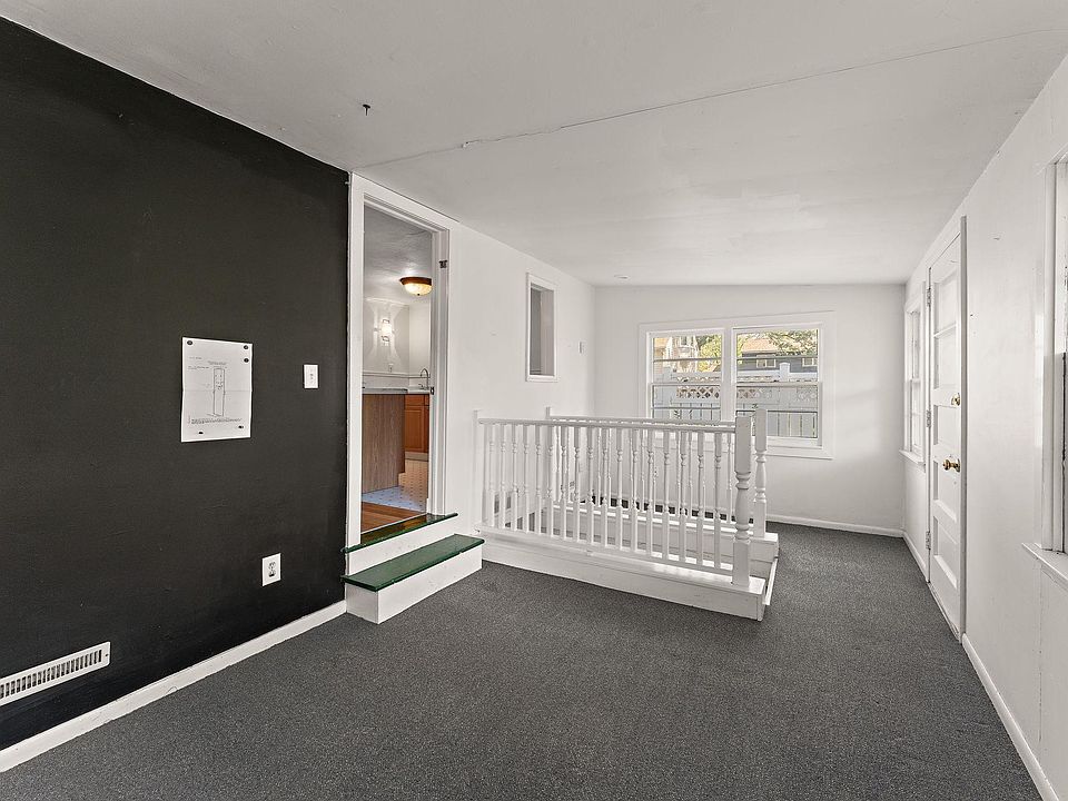 10th image of 415 Chestnut St E