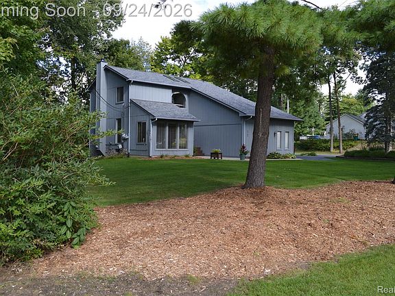 4th image of 4789 Curtis Ln