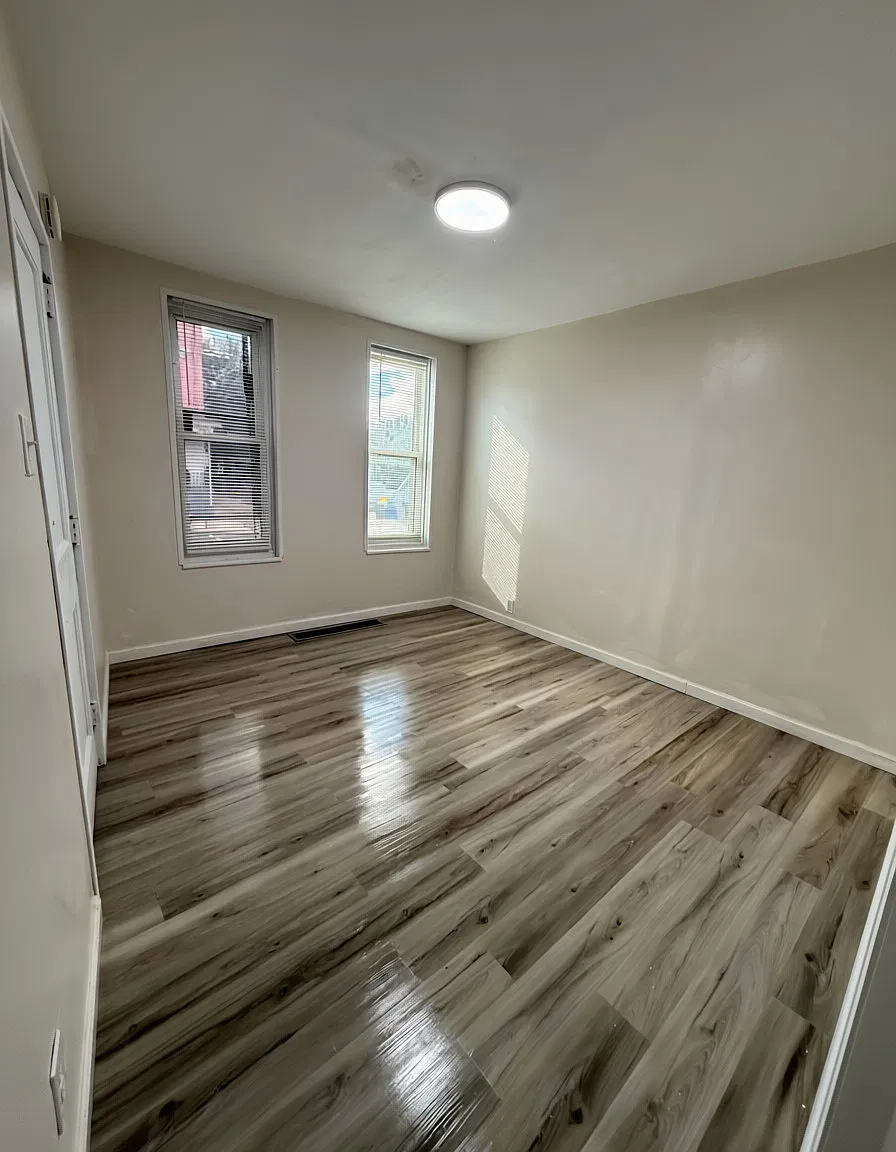 2 bed, 700 sqft, $1,300 — Photo 2