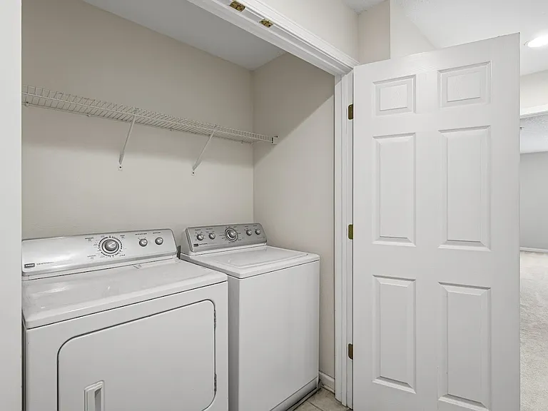 1049 N Black Cherry Dr — Photo 29
