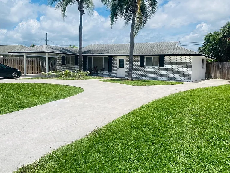 4295 Crestdale St — Photo 2