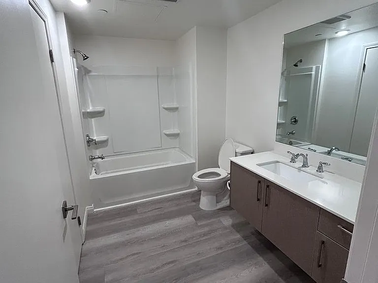 V on Victory Apartments — Photo 11