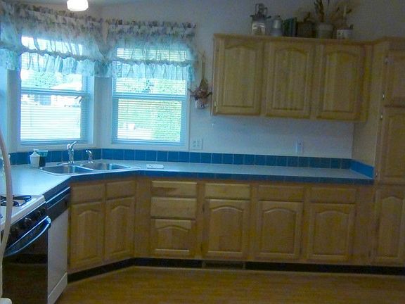 2nd image of 880 Carriage Ct