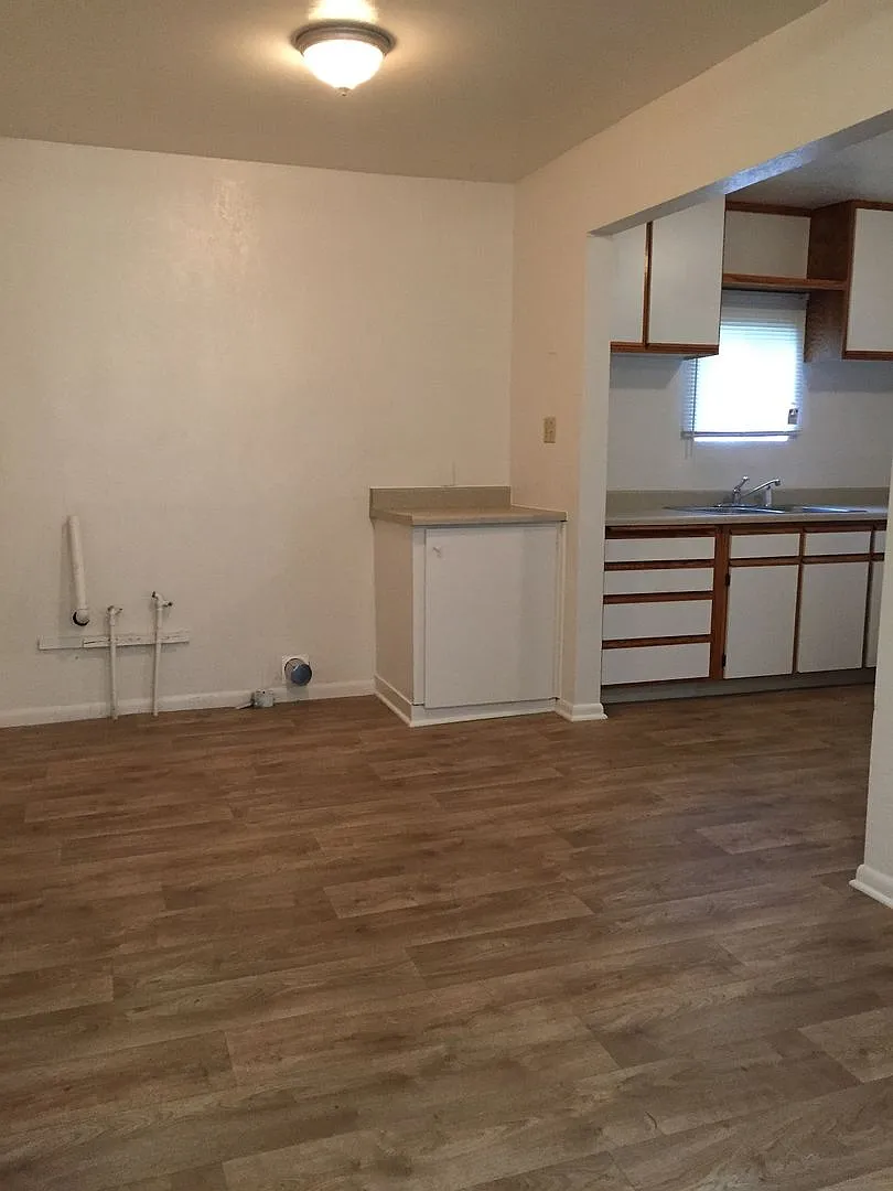 3bd 2bth - Fenced Yard & Washer Dryer Hookup - Grants Pass — Photo 2