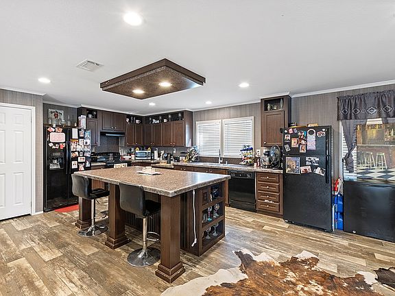 2nd image of 121 Ivy Ln