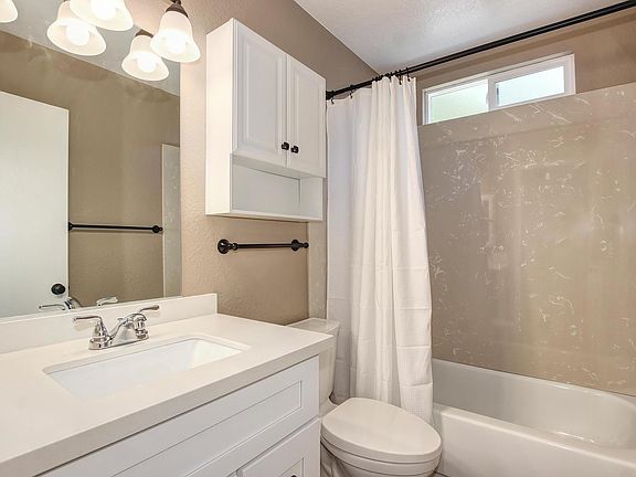 4th image of 250 Mount Hood Ct