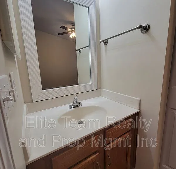 3811 Mosscroft Ln — Photo 14