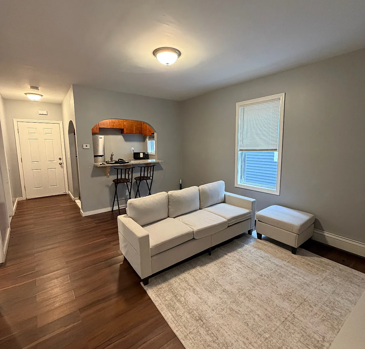 4 bed, 1.0 bath, 3936 sqft, $2,400 — Photo 4