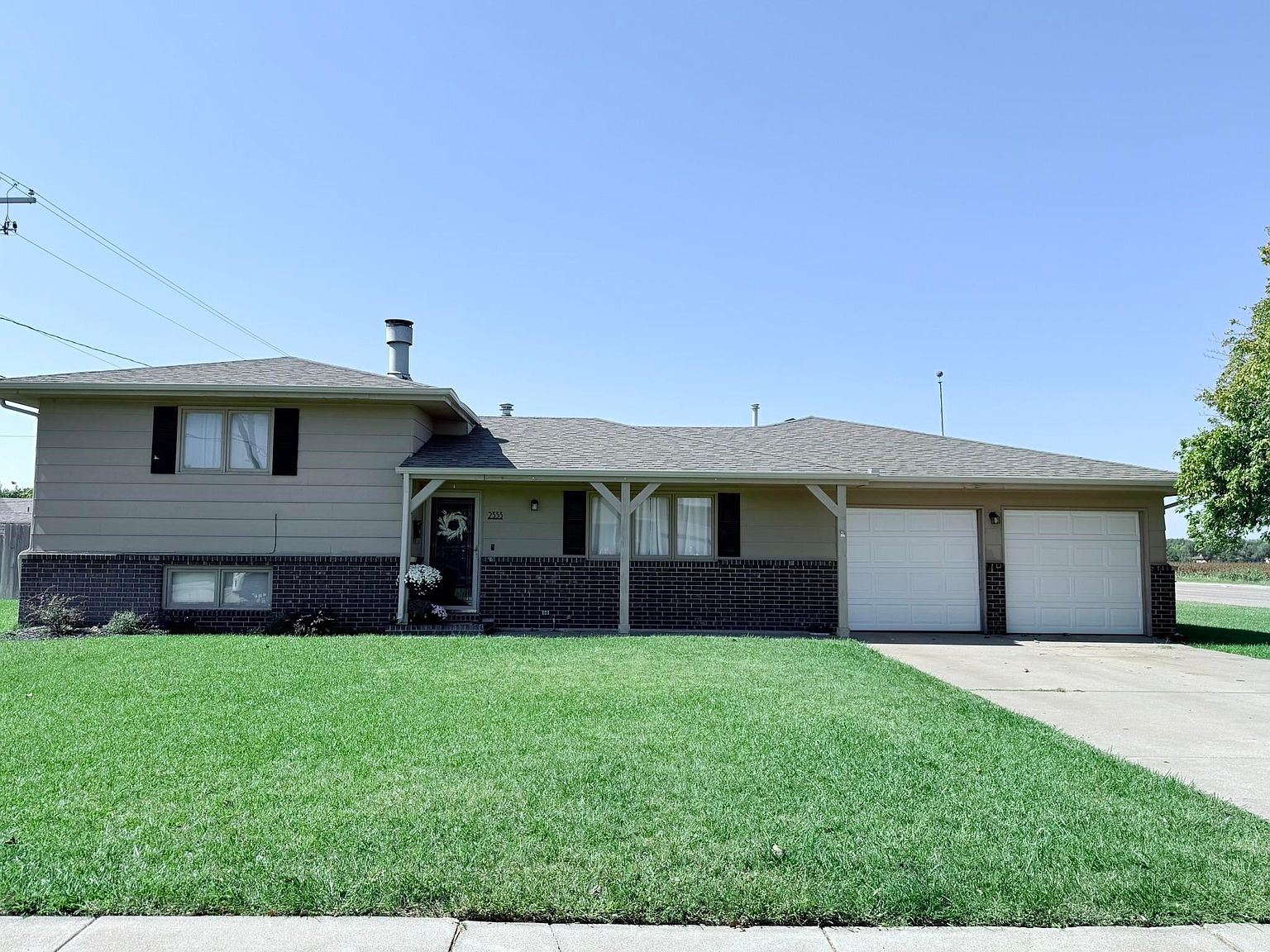 2333 Lincoln St, Great Bend, KS 67530 | Zillow
