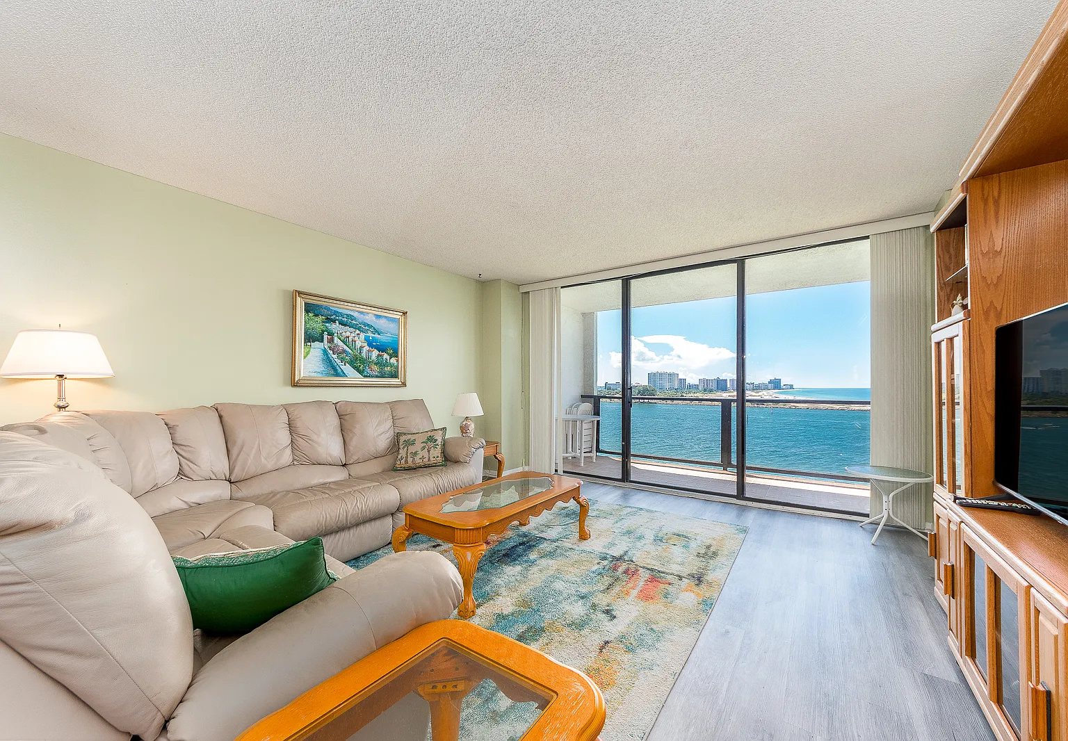 2 bed, 1200 sqft, $3,500 — Photo 2