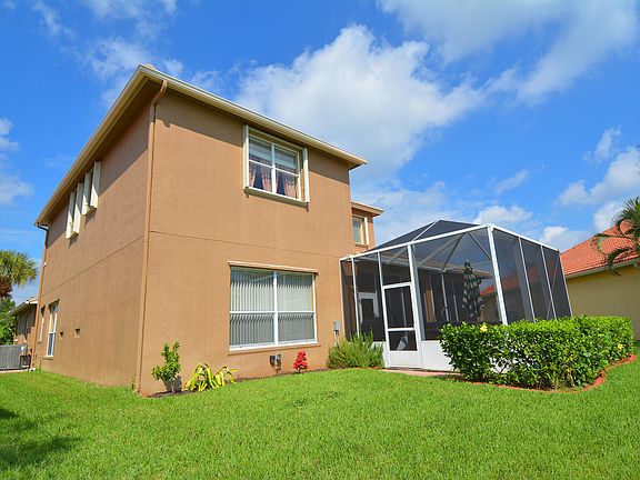 5th image of 405 NW Sheffield Cir