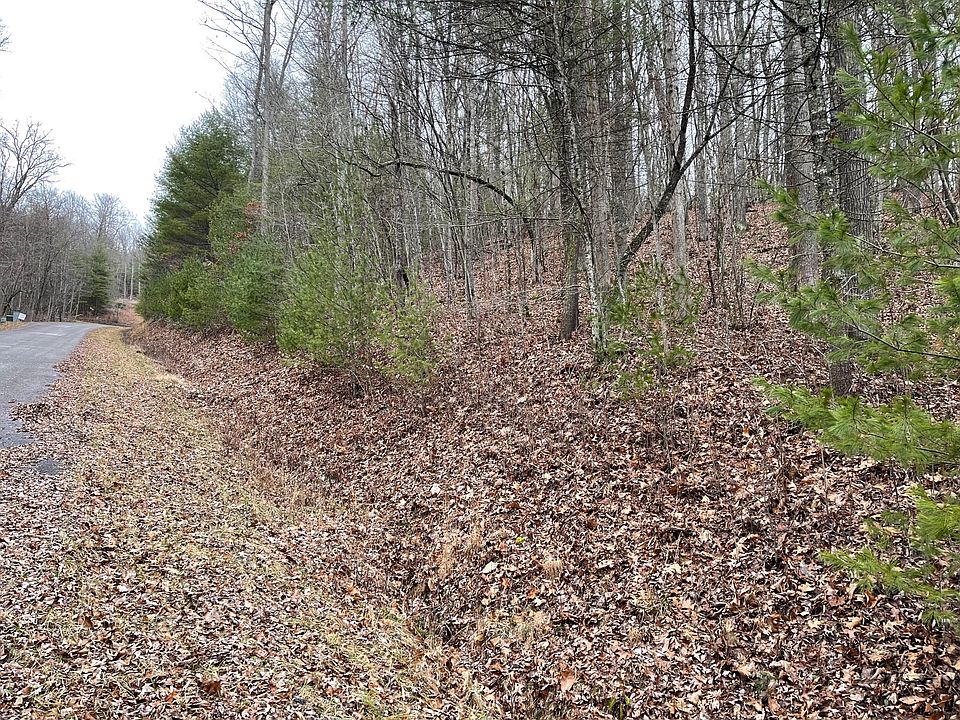 2nd image of Hiddenwood Dr