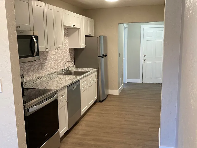 913 East Dr #913 — Photo 2