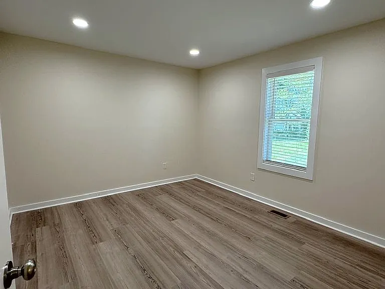19612 Oak St #7 — Photo 11