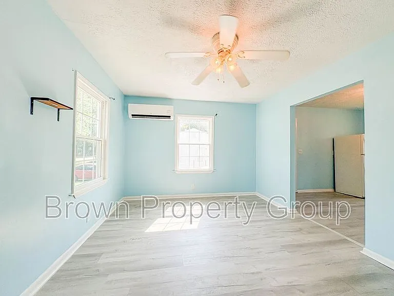 1547 Center St — Photo 6