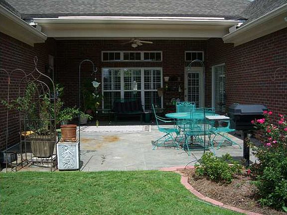 4th image of 8818 Dunlake Dr