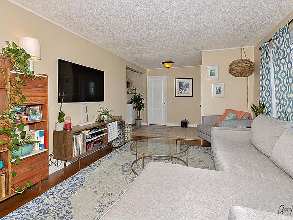 5th image of 1314 Clayton Marsh Dr