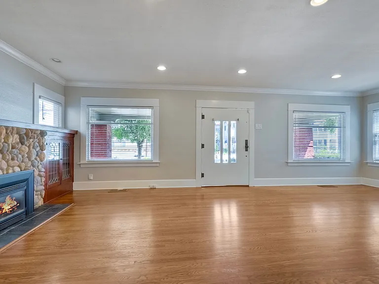 4052 Albatross St — Photo 3
