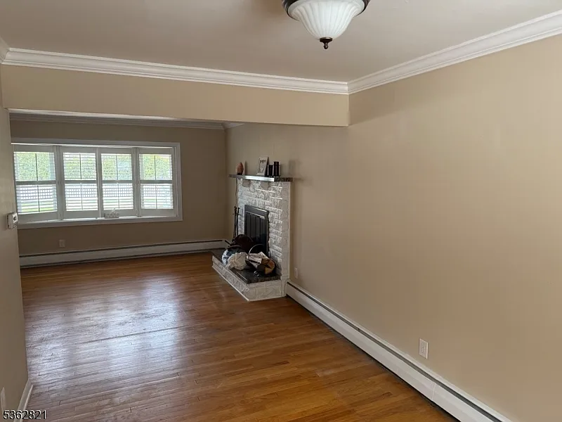4 bed, 1.5 bath, $4,300 — Photo 4